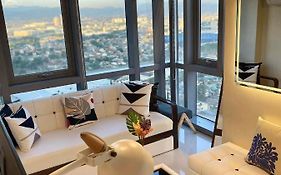 Classy 2Br Suite At Eastwood City With Pool And City Skyline View