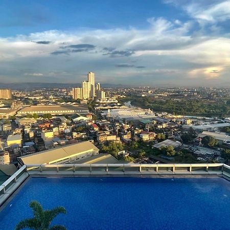 Classy 2Br Suite At Eastwood City With Pool And City Skyline View Manila Exterior photo