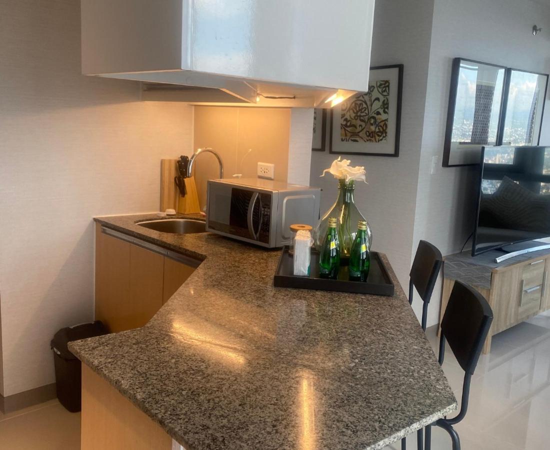 Classy 2Br Suite At Eastwood City With Pool And City Skyline View Manila Exterior photo
