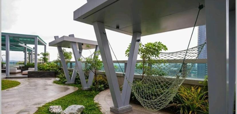 Classy 2Br Suite At Eastwood City With Pool And City Skyline View Manila Exterior photo
