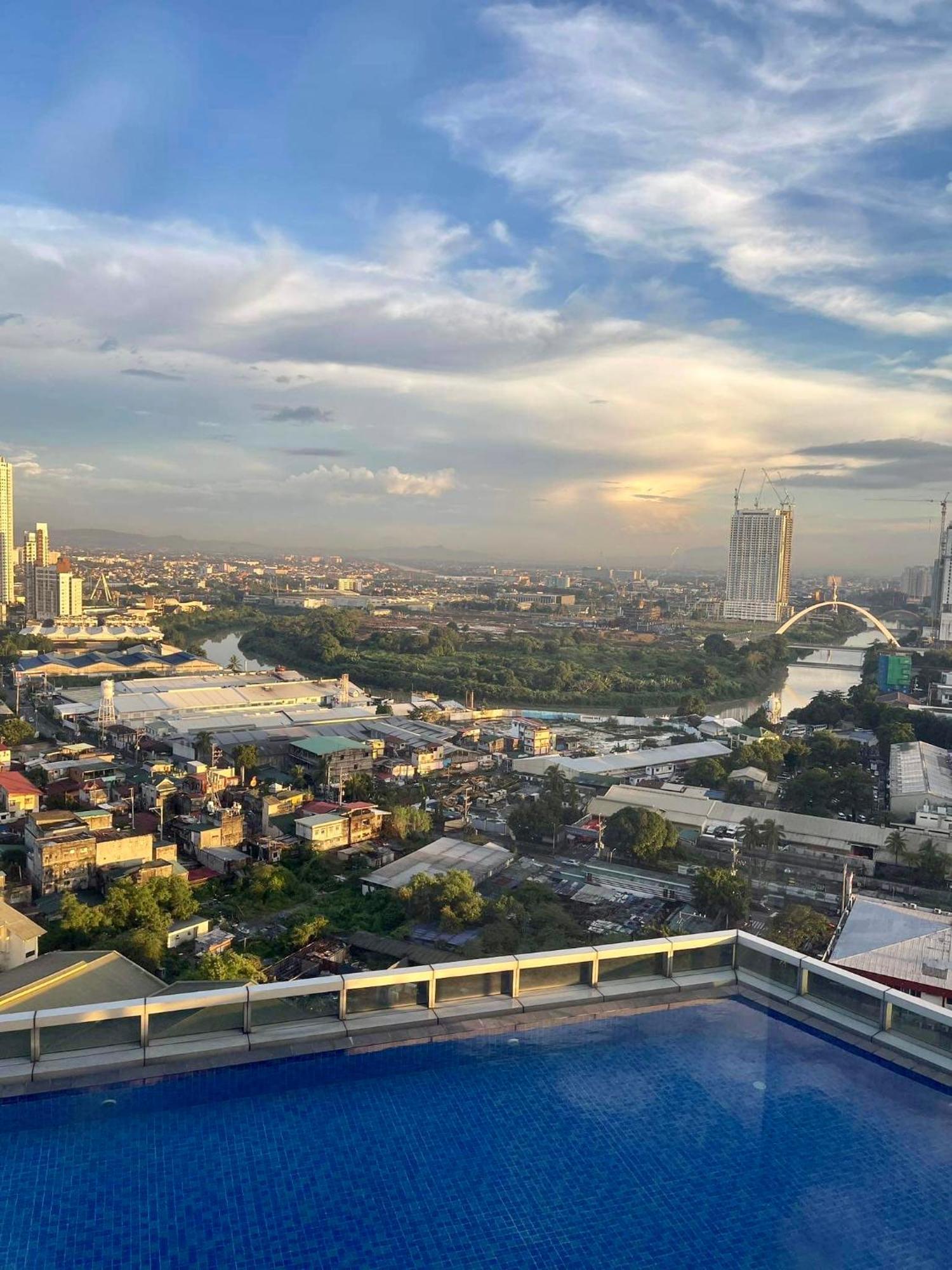 Classy 2Br Suite At Eastwood City With Pool And City Skyline View Manila Exterior photo